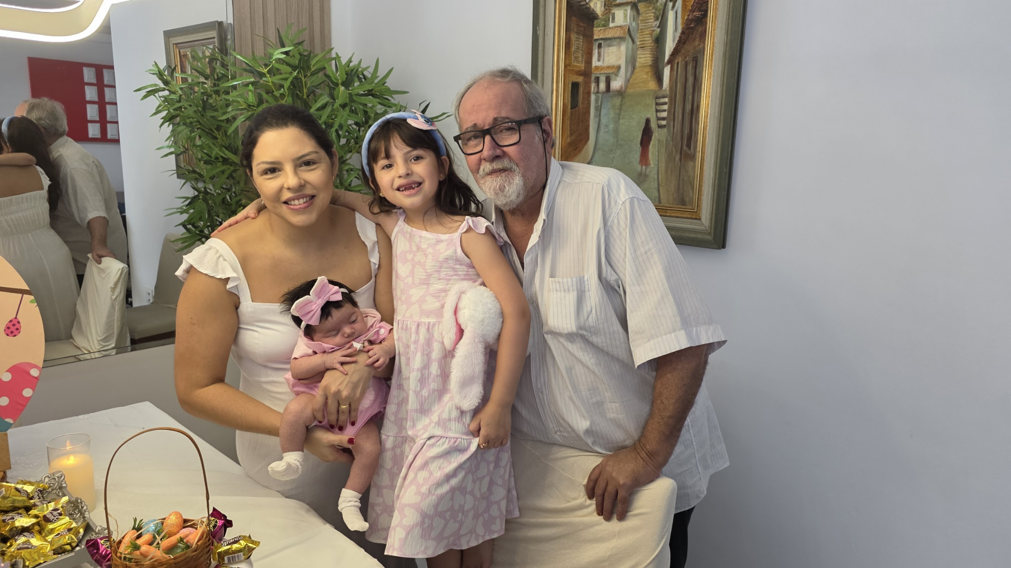 Dr. Antonio Luis ao lado de familiares em um encontro da família